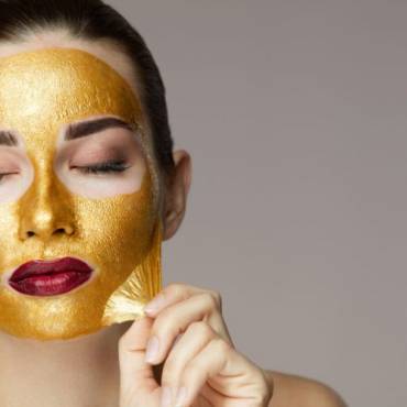 Recover the luminosity of your face with Gold Mask